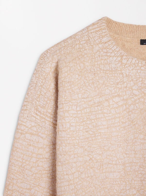 Sweater with crackle print