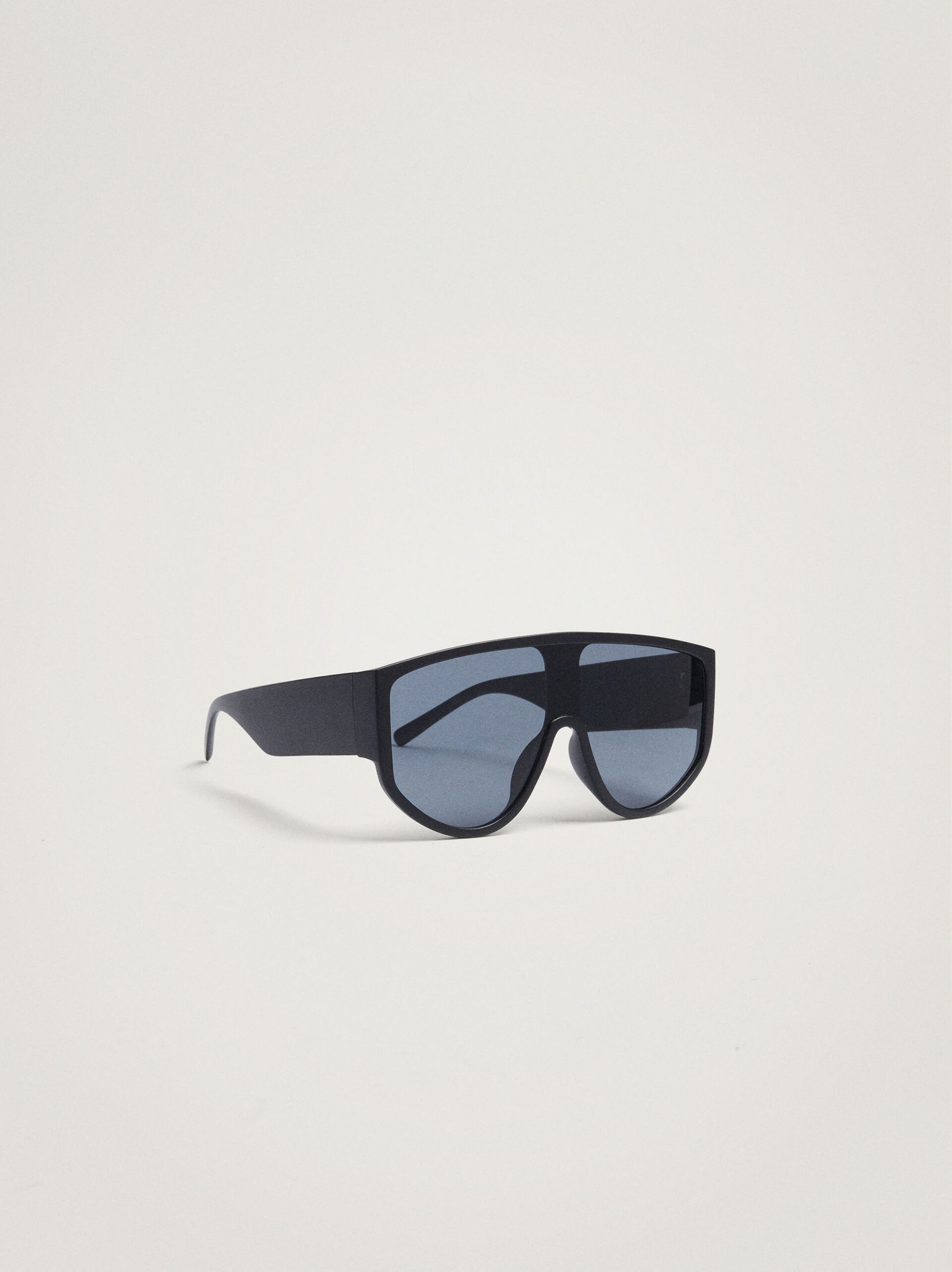 Pilot-style sunglasses image number 4.0