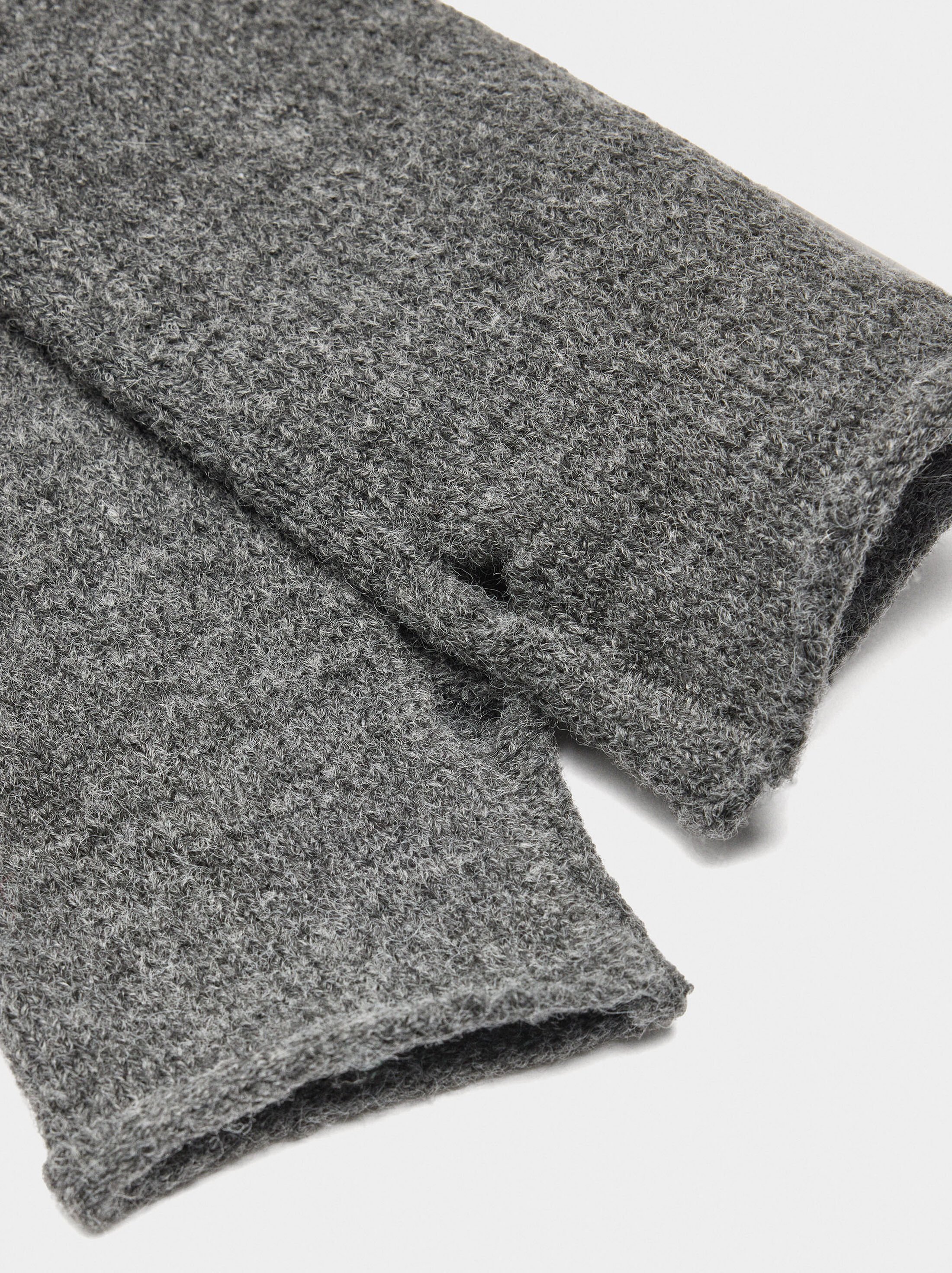 Knit mittens image number 1.0