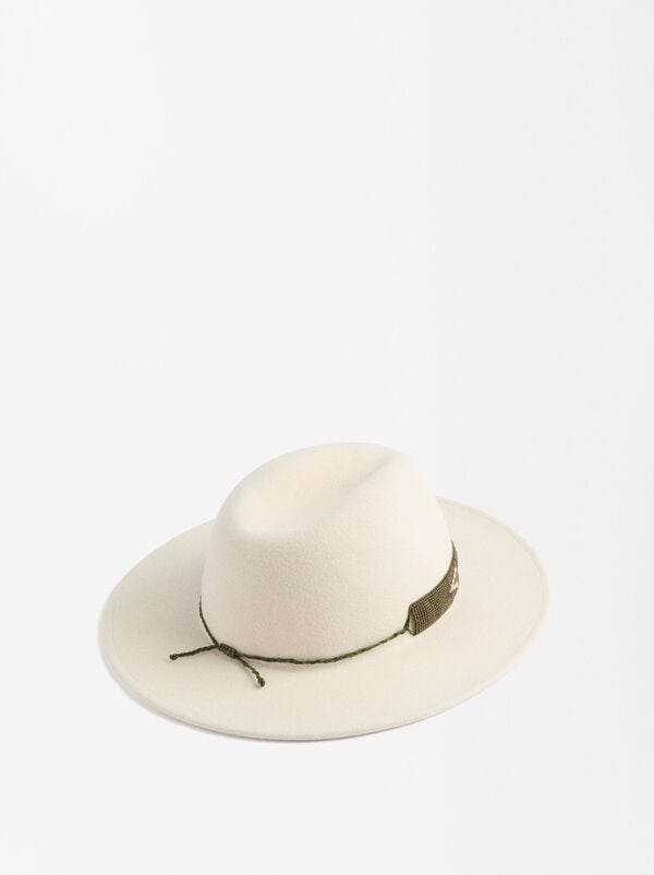 Hat with wool