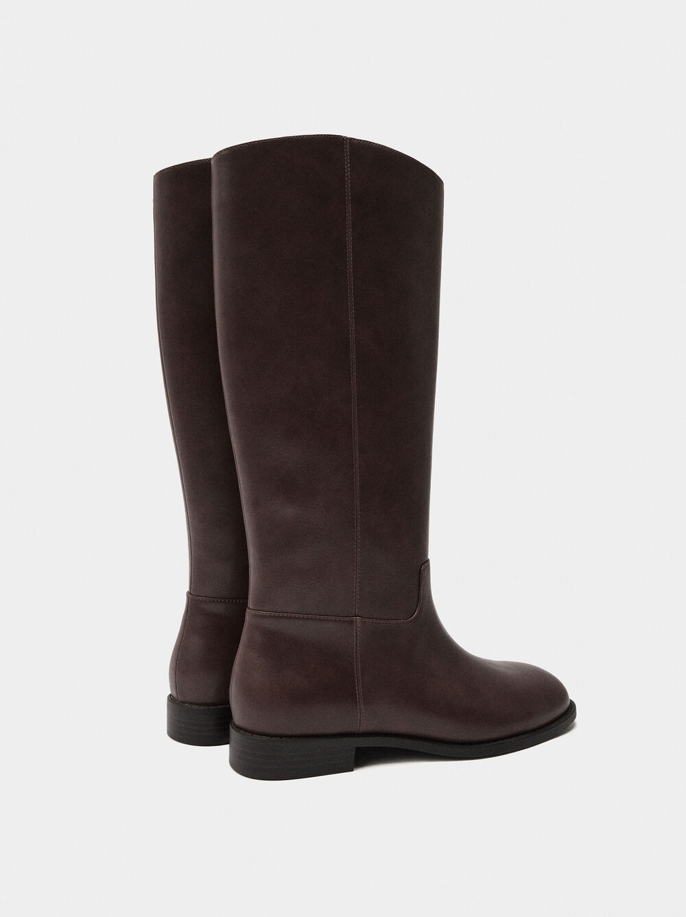 High shaft boots with low heel