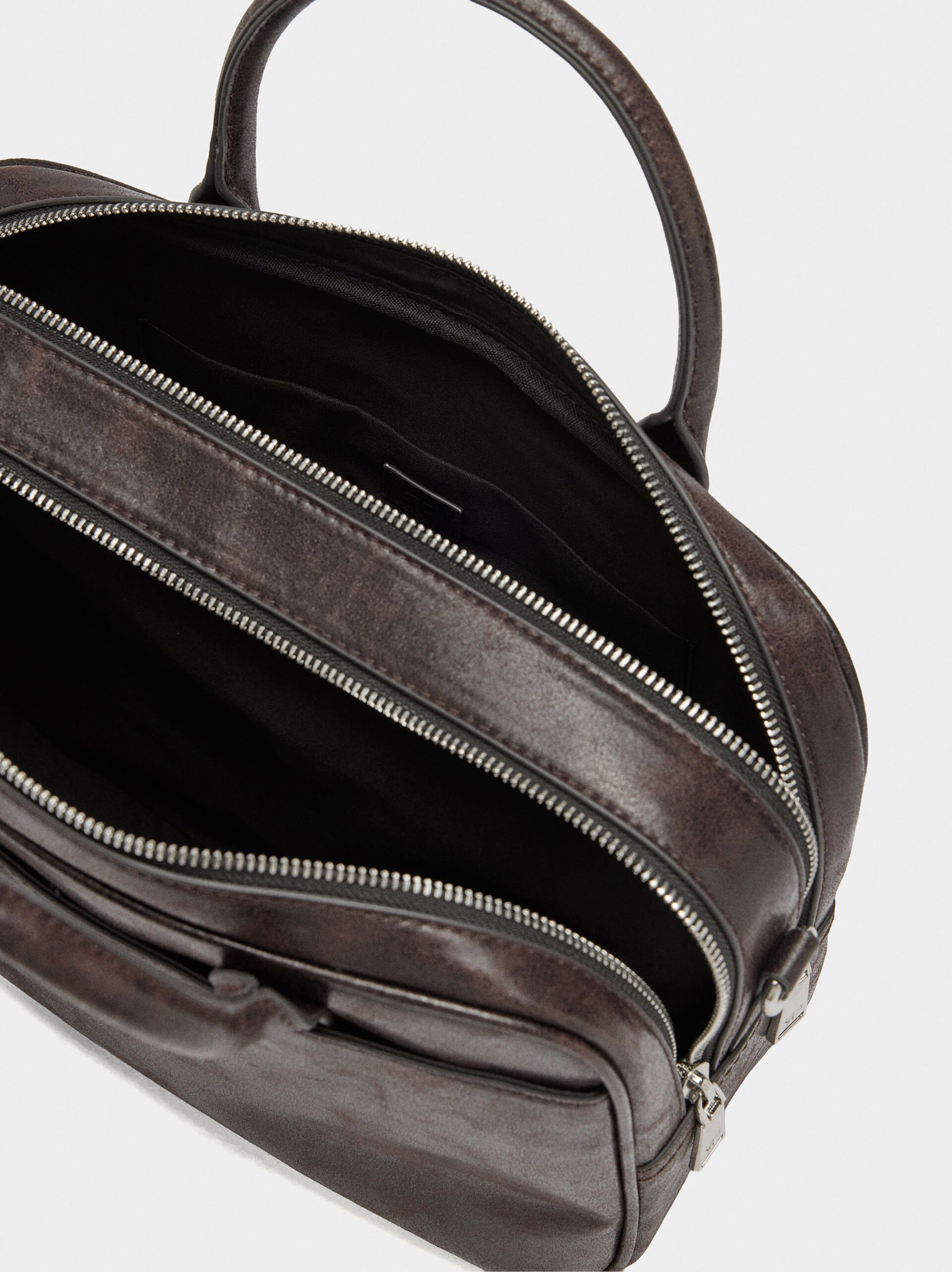 Bowling bag with aged effect image number 3.0