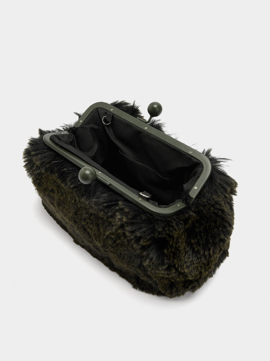 Bolso efecto pelo con asa de cadena