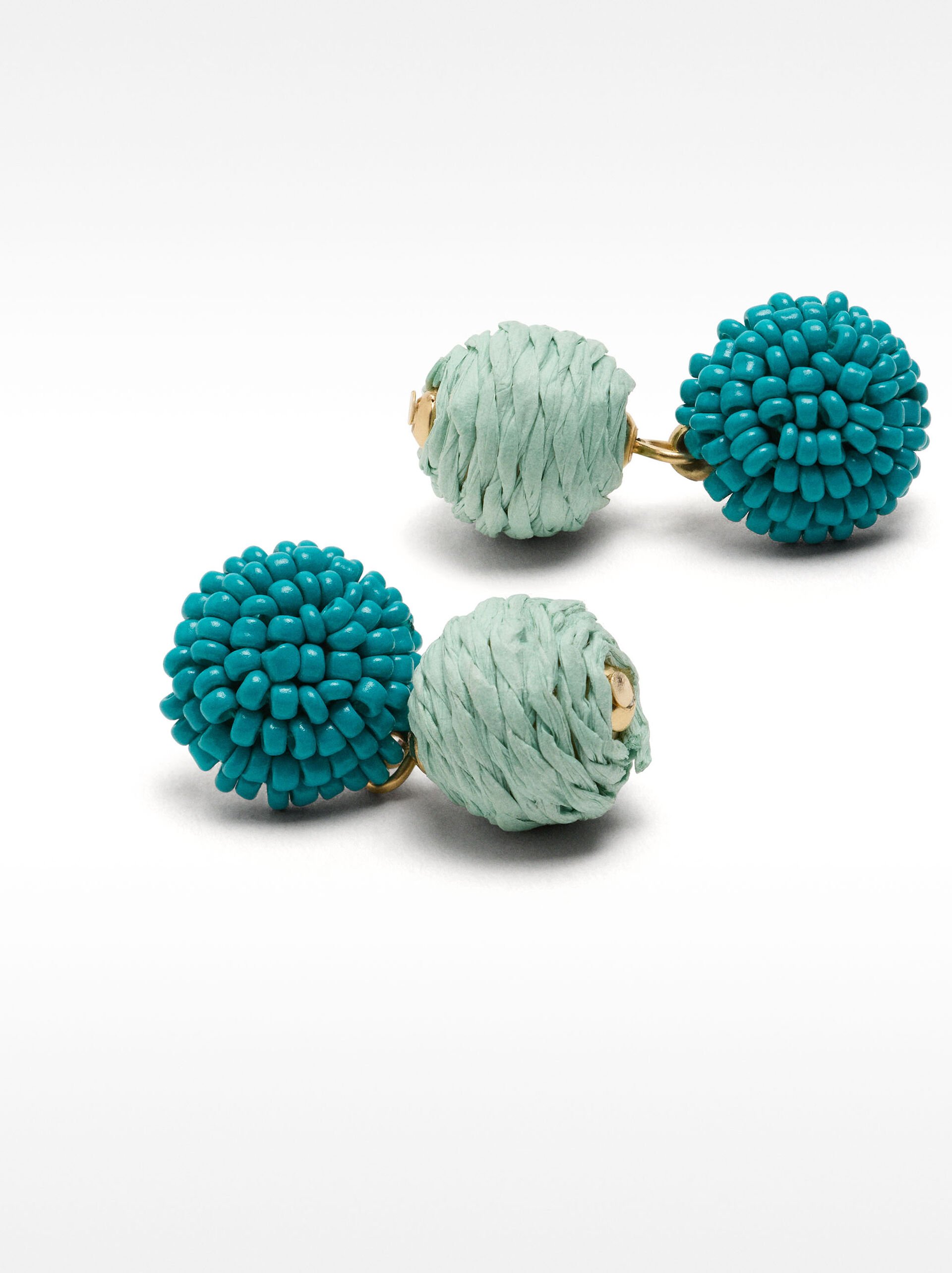 Sphere earrings with straw effect image number 1.0