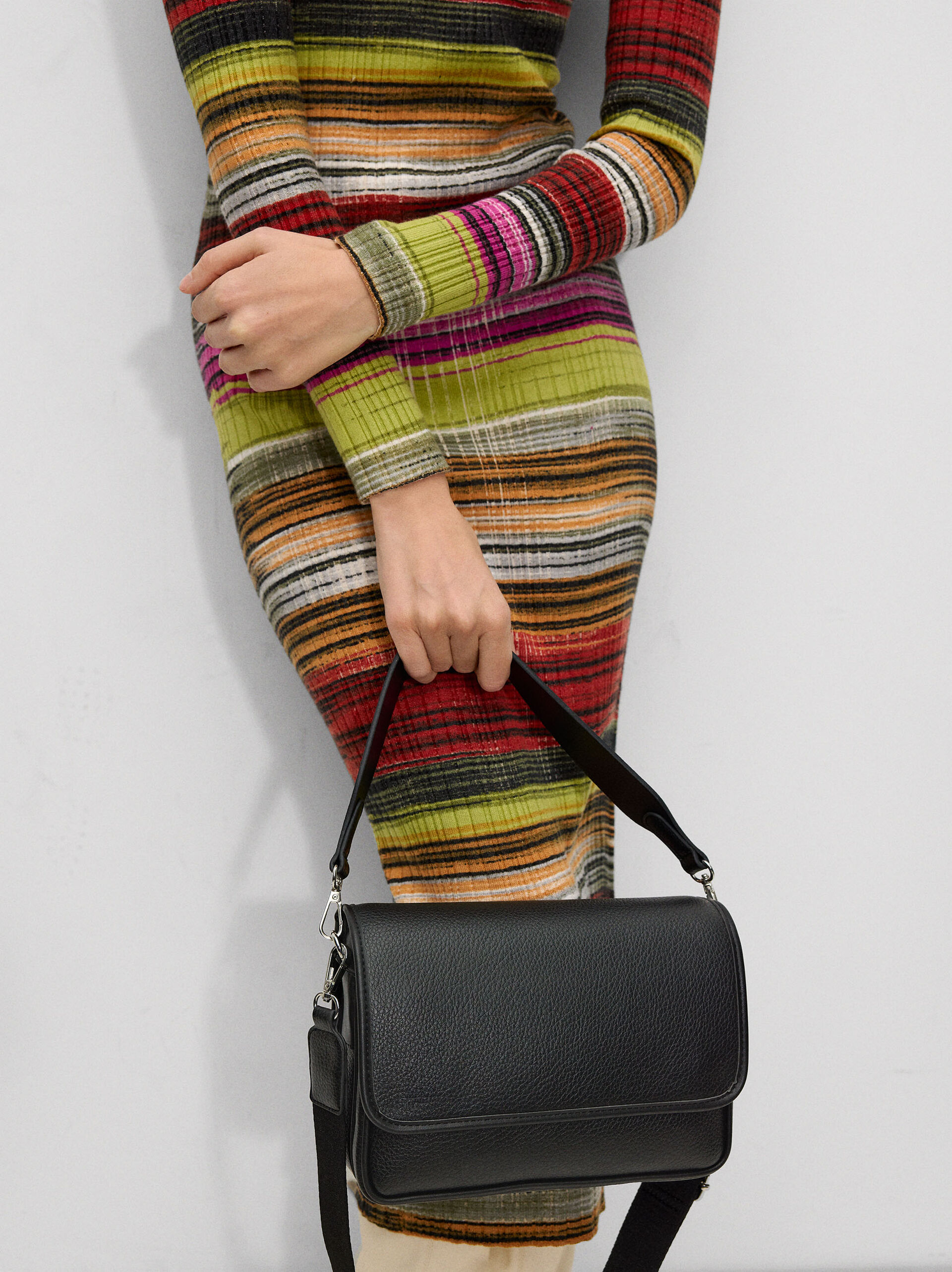 Textured shoulder bag image number 1.0
