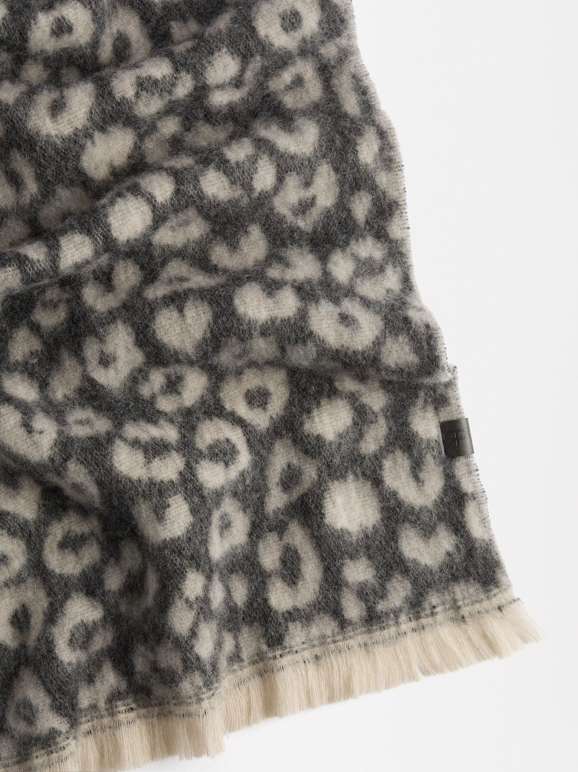 Wool blend printed scarf image number 1.0