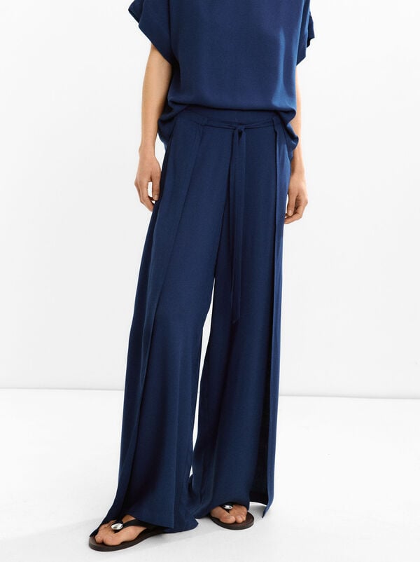 Fluid trousers with side overlaps