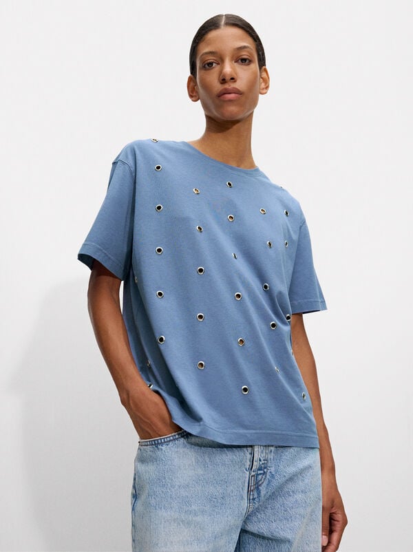 T-shirt with studs
