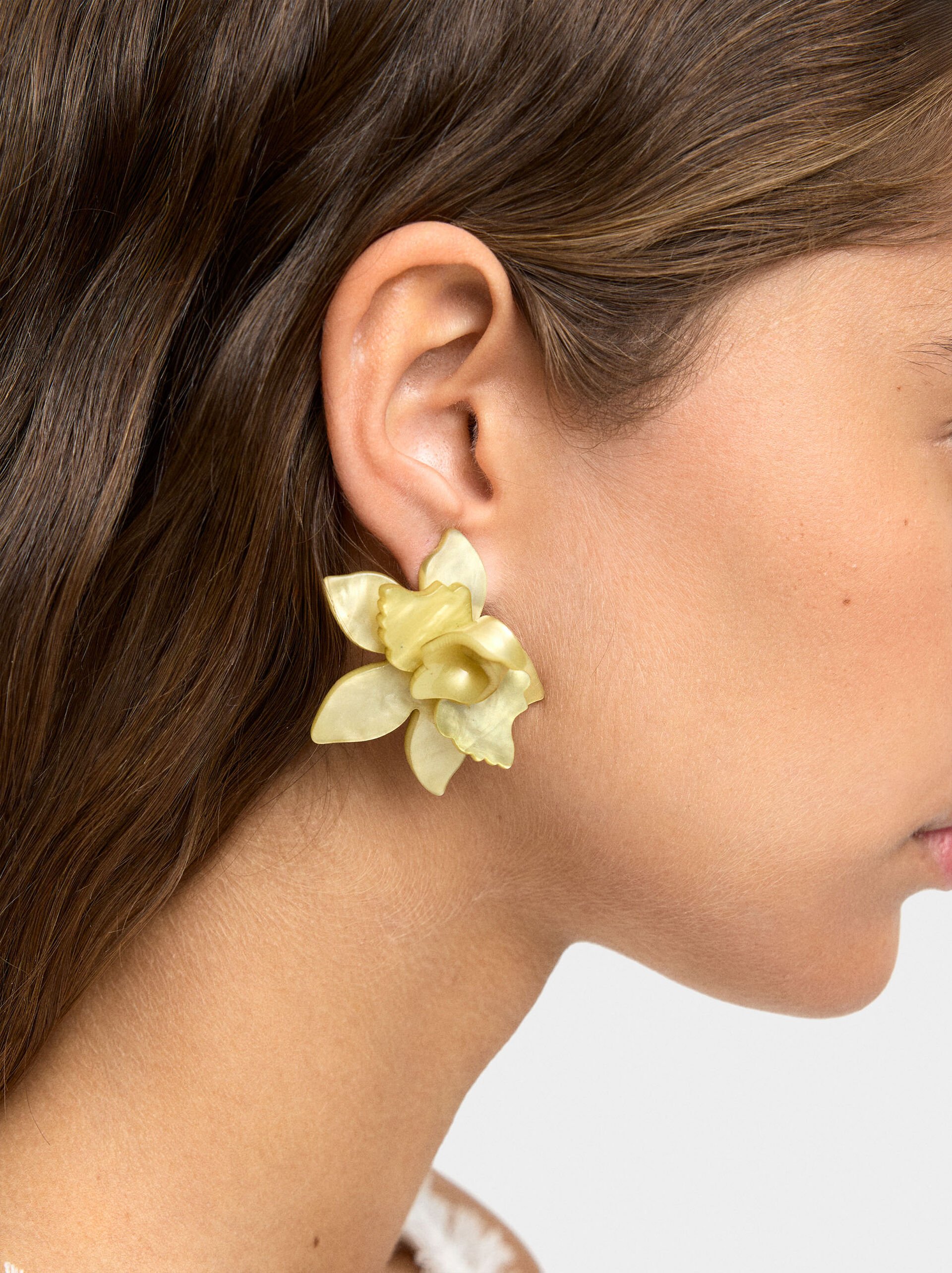 Maxi flower hoop earrings image number 1.0