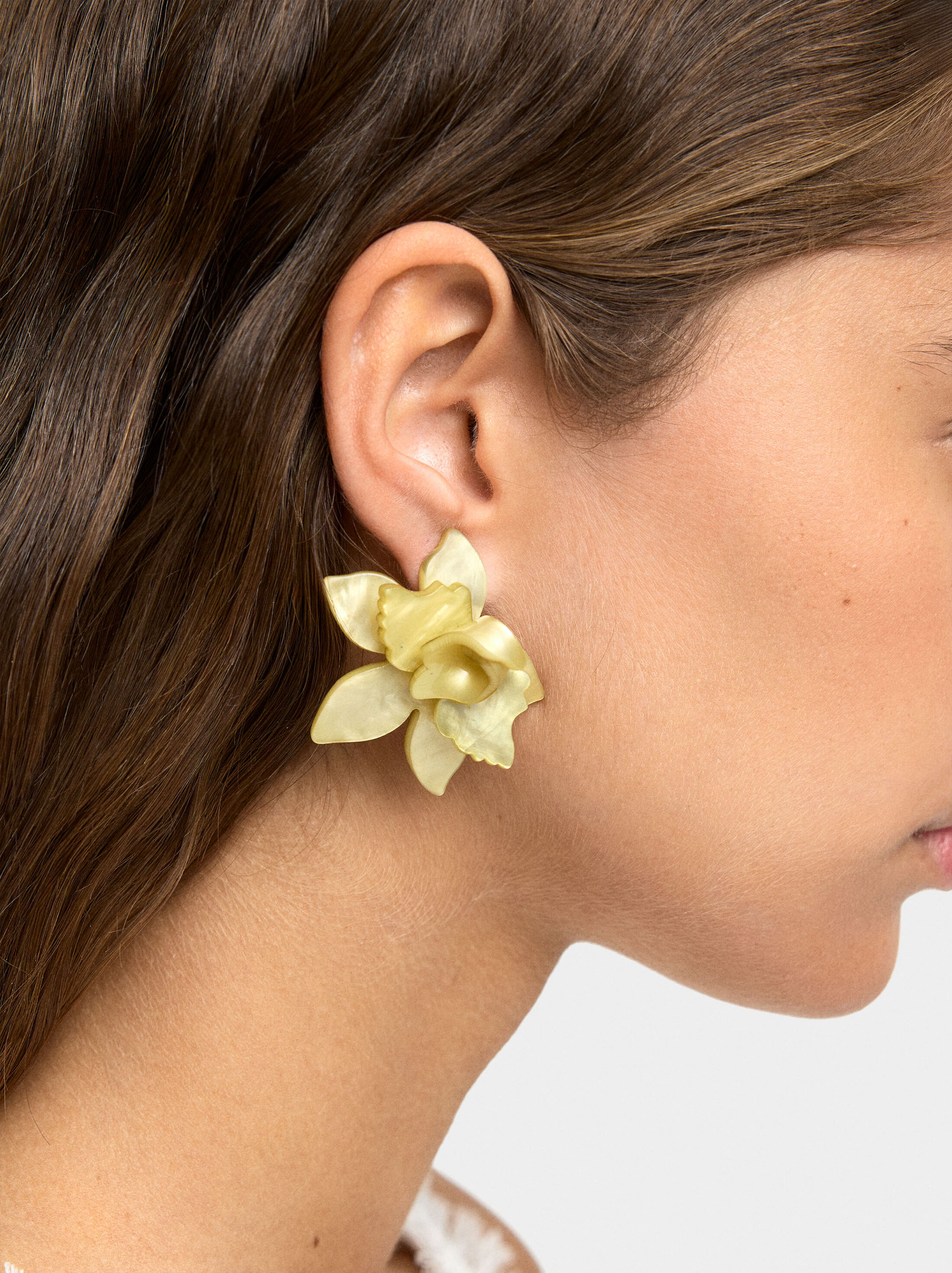 Maxi flower hoop earrings image number 1.0