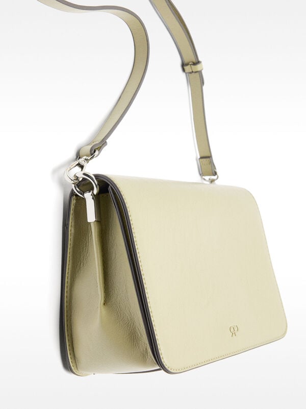 Shoulder bag with flap closure