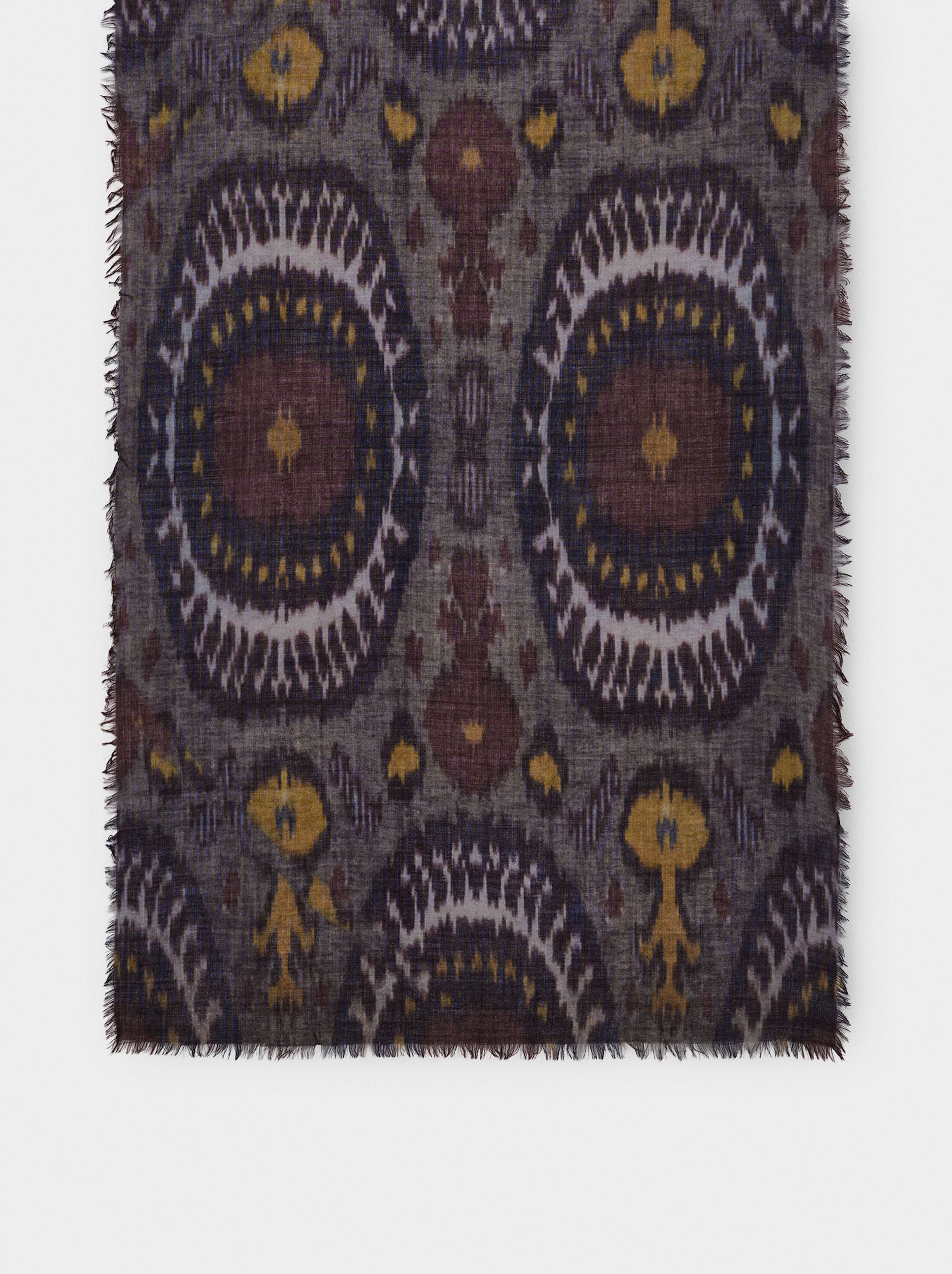 Pañuelo estampado 100% lana image number 2.0