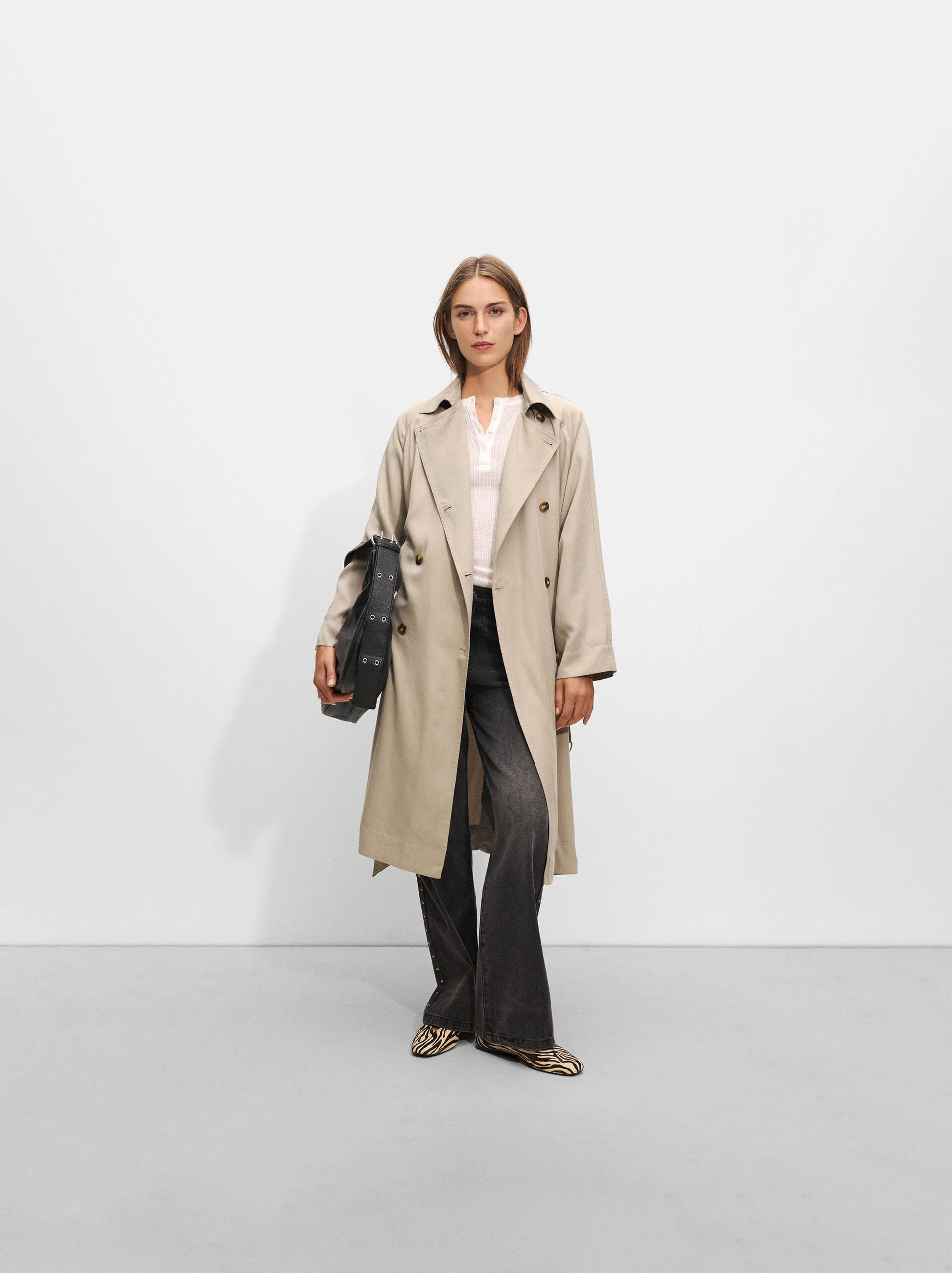 Trench coat with pockets image number 7.0