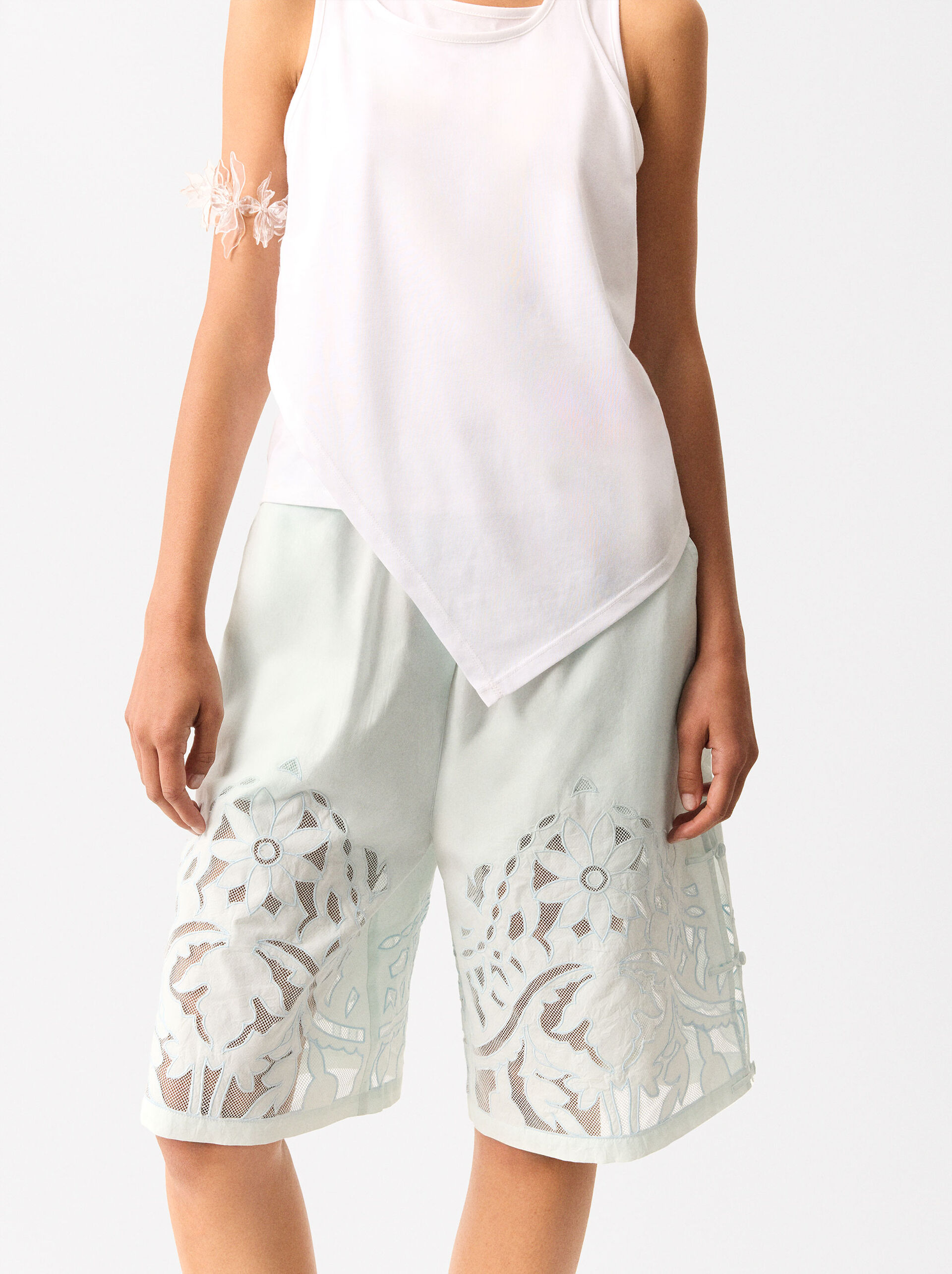 Online Exclusive - Embroidered Bermuda Shorts image number 1.0