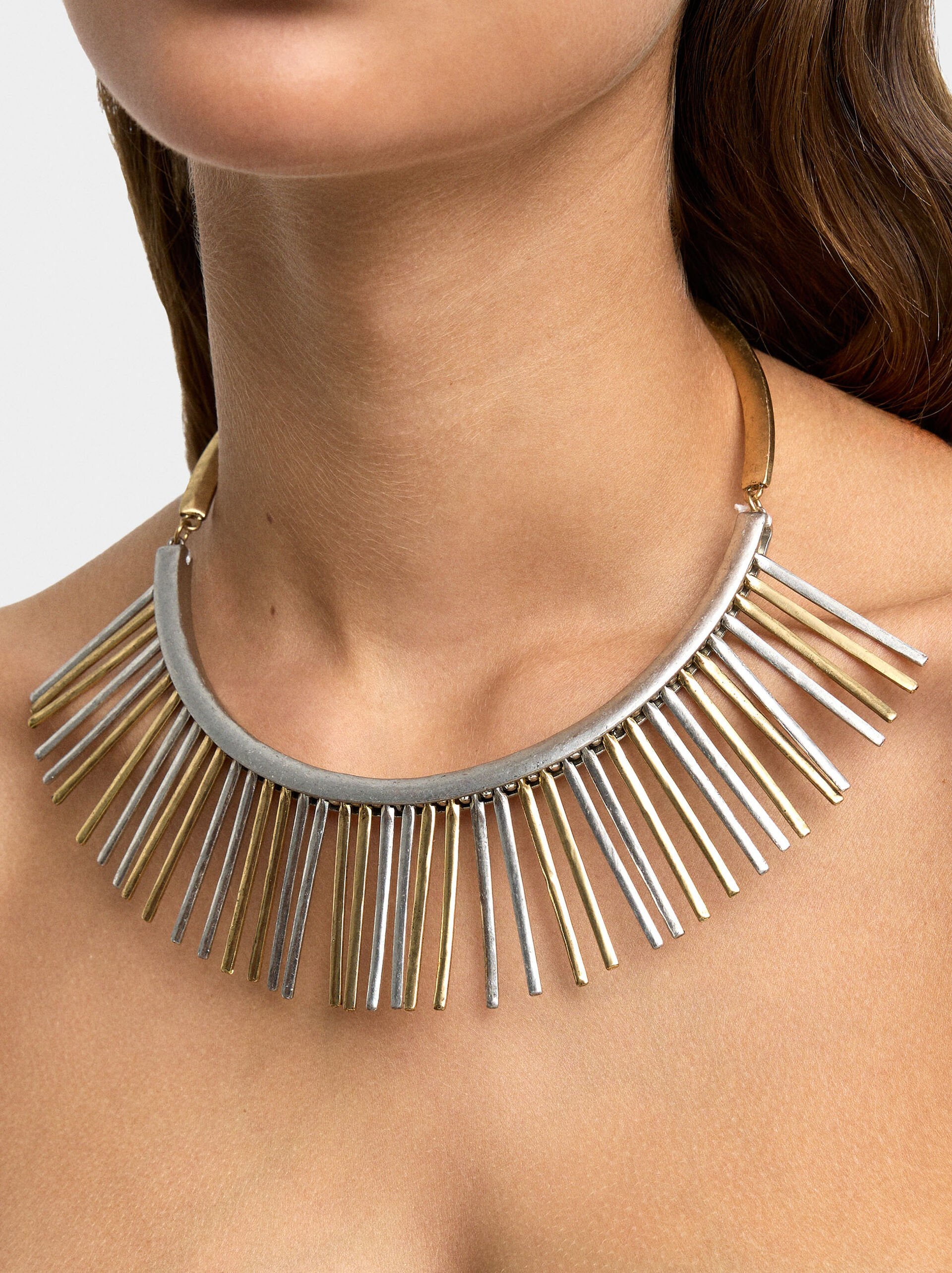 Short necklace with bicolor bars image number 1.0