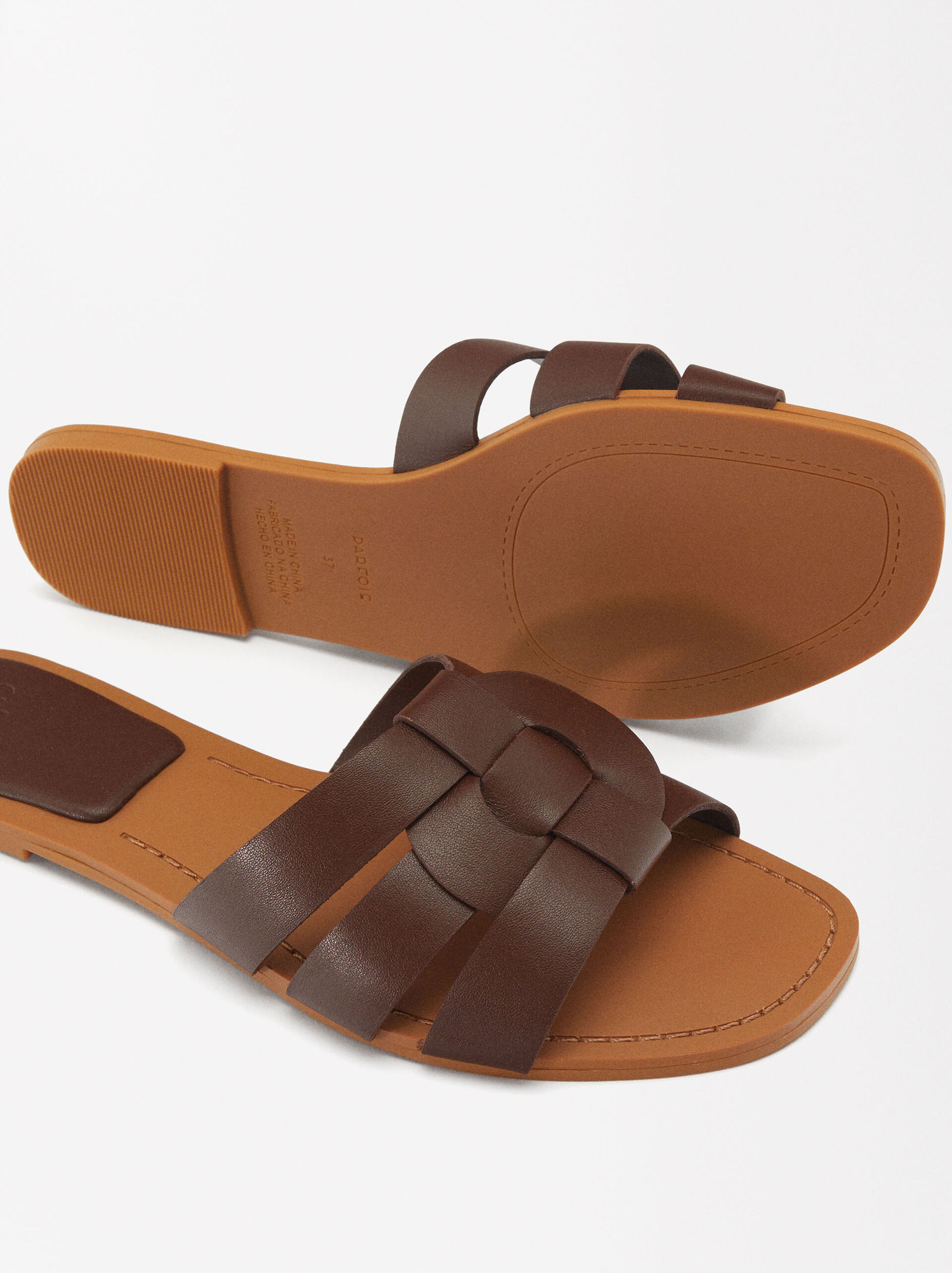Leather Flat Sandals image number 4.0