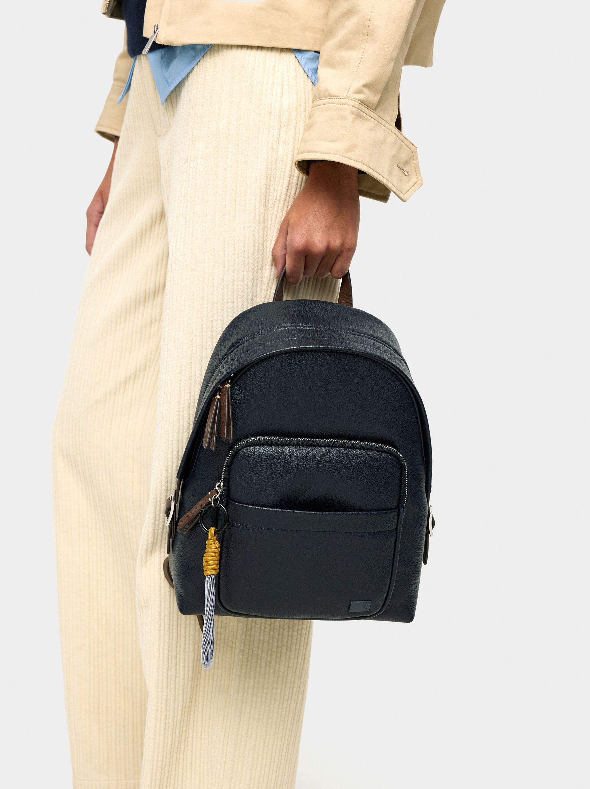 Basic backpack with pendant image number 1.0