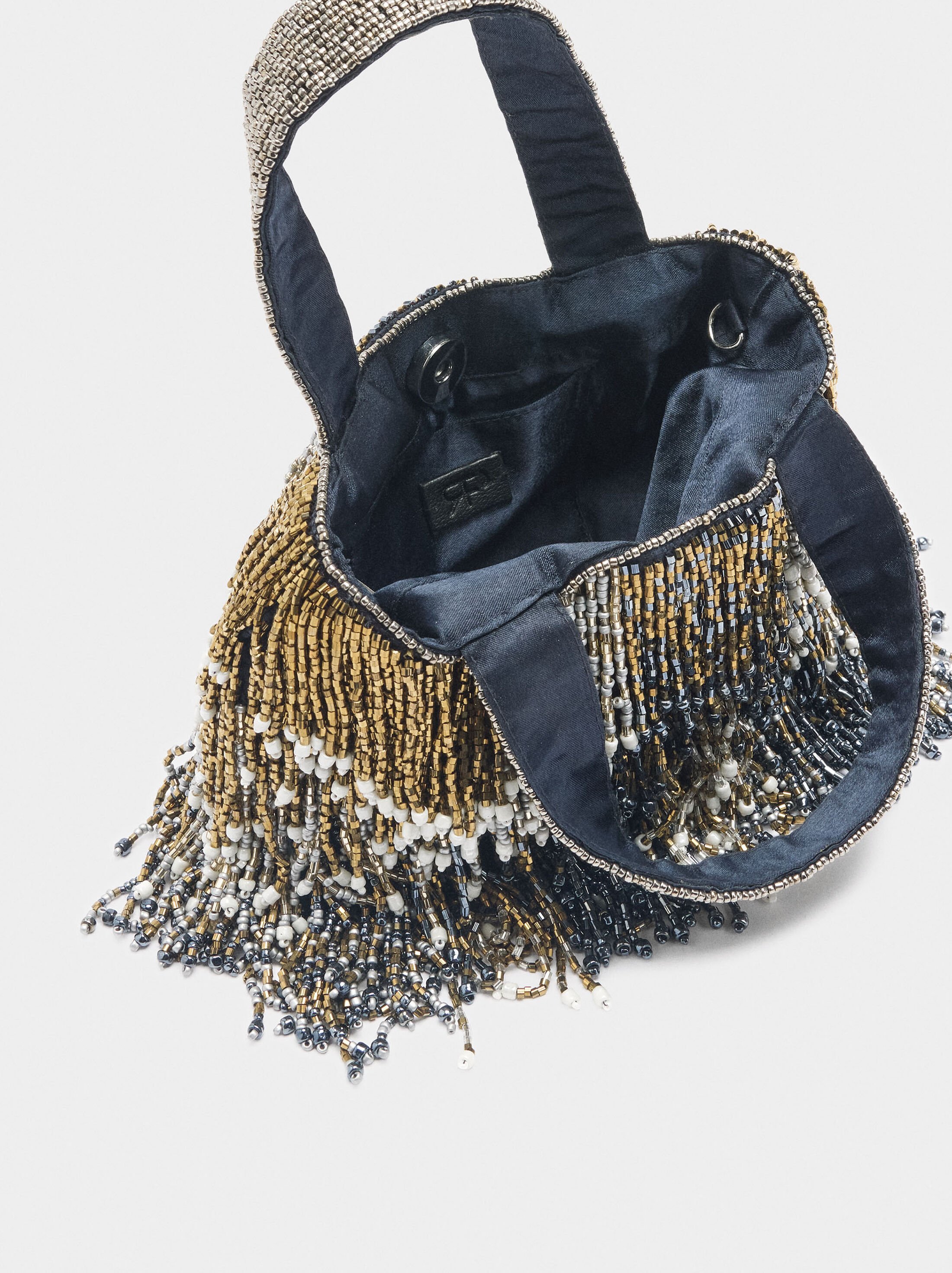 Party bag with beads image number 4.0