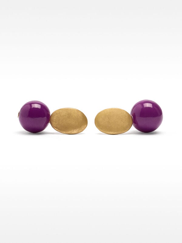 Short earrings with stone