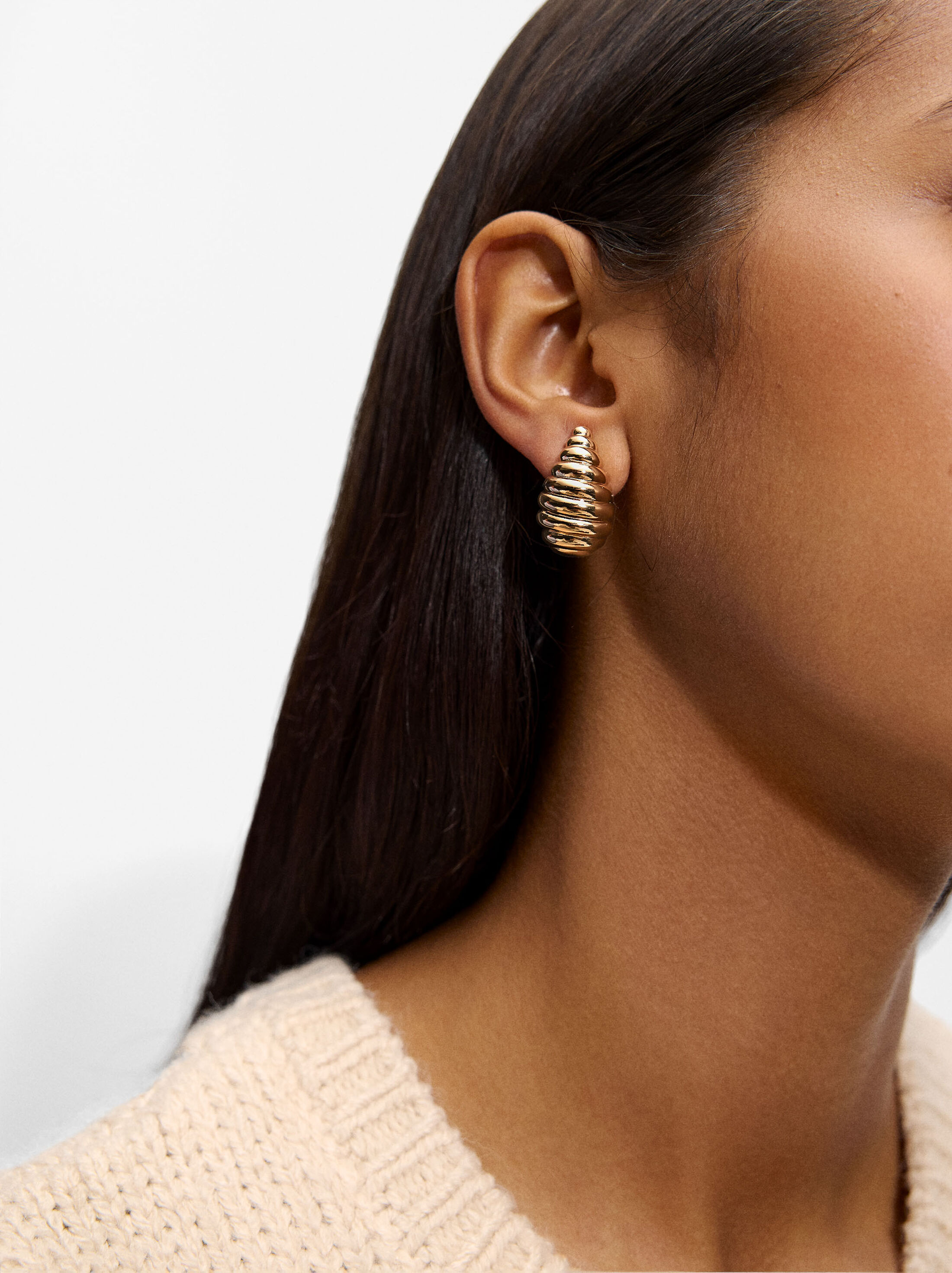 Ribbed drop earrings image number 1.0