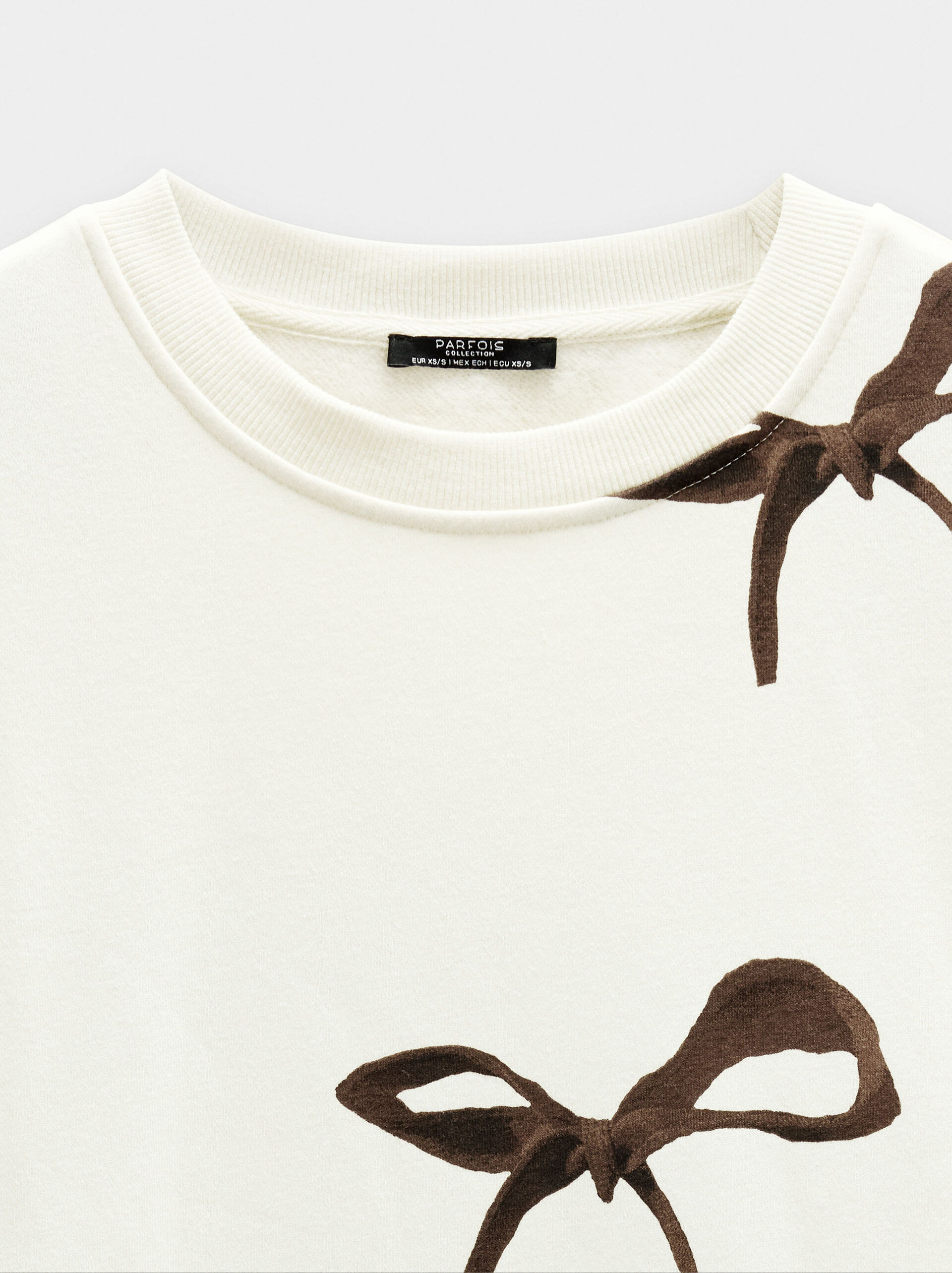 Sweatshirt with printed bows image number 5.0