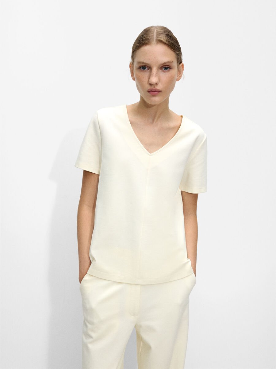 V-neck basic T-shirt
