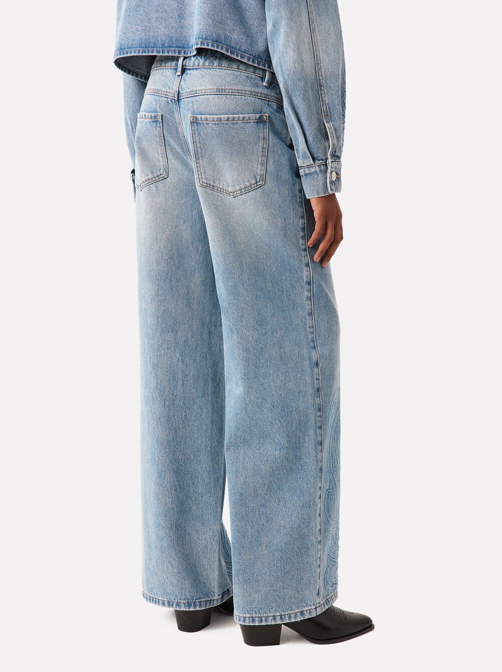 Jeans Con Ricami