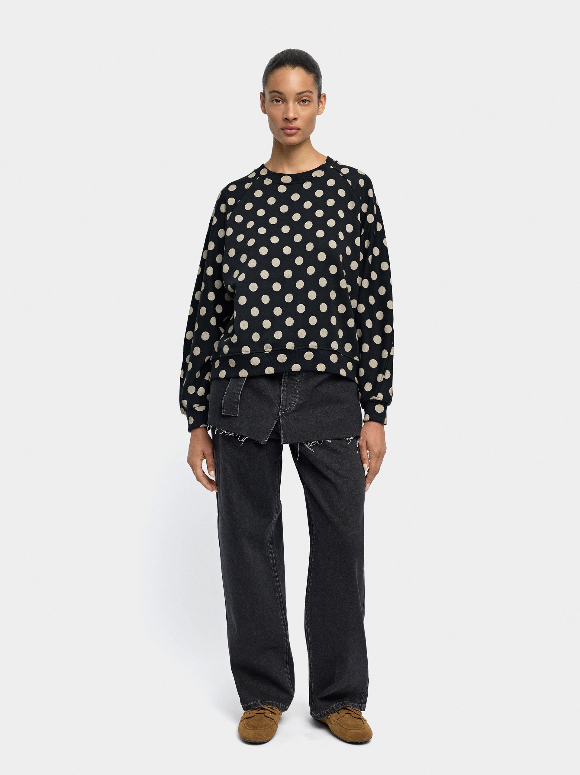 Sweatshirt with polka dots image number 0.0