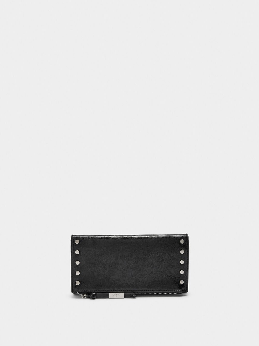 Cartera con tachuelas