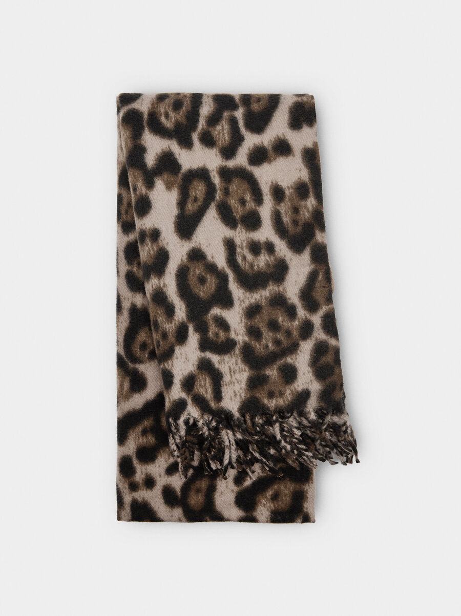 Scarf with animal print