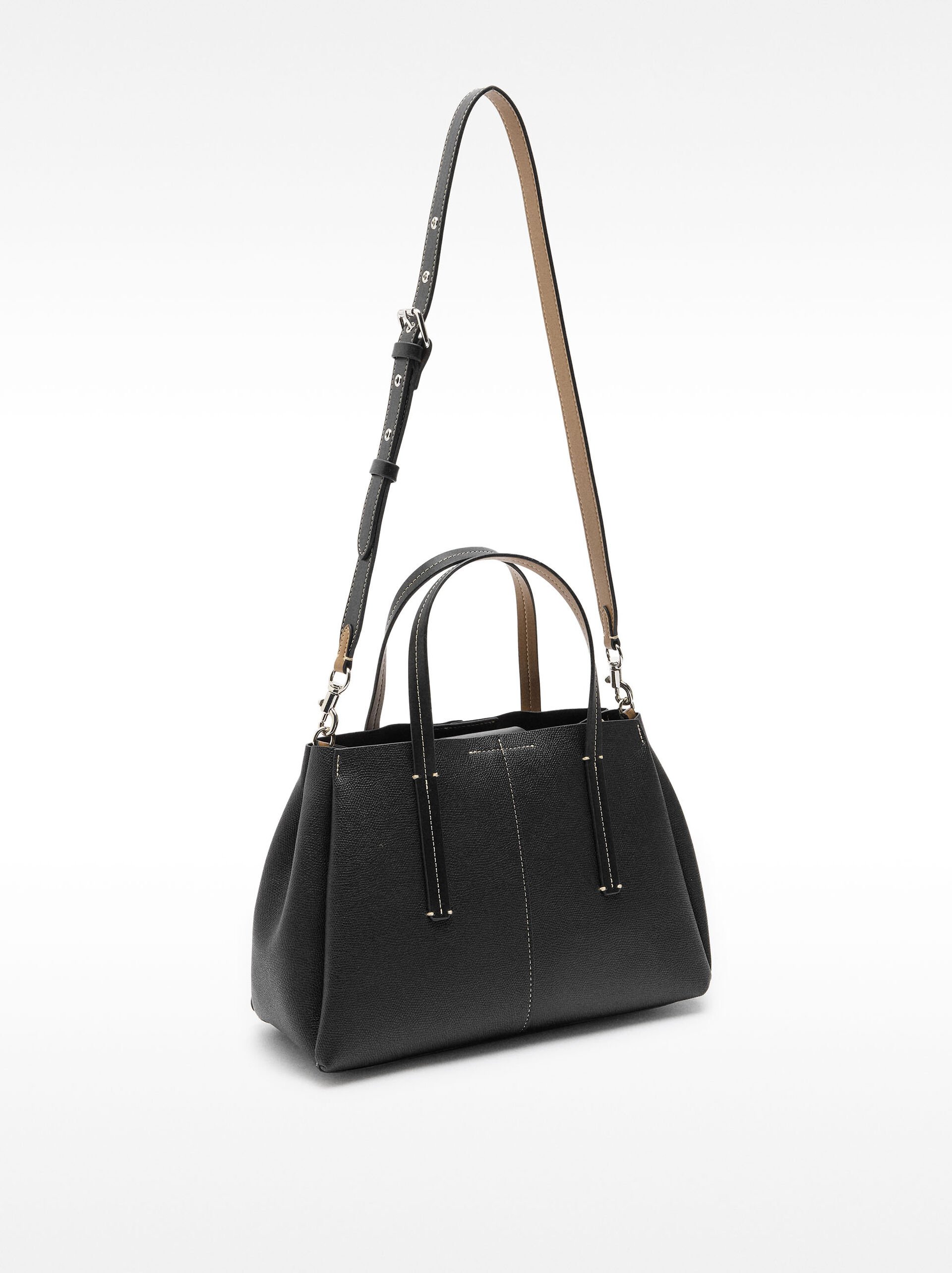 Tote bag with texture and pendant image number 3.0