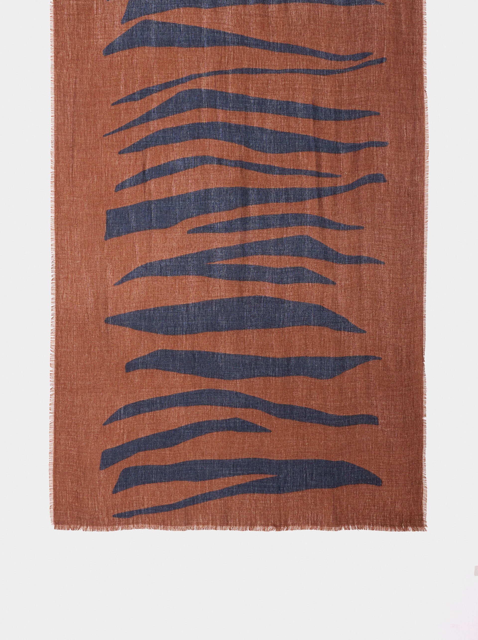 Printed frayed scarf image number 2.0