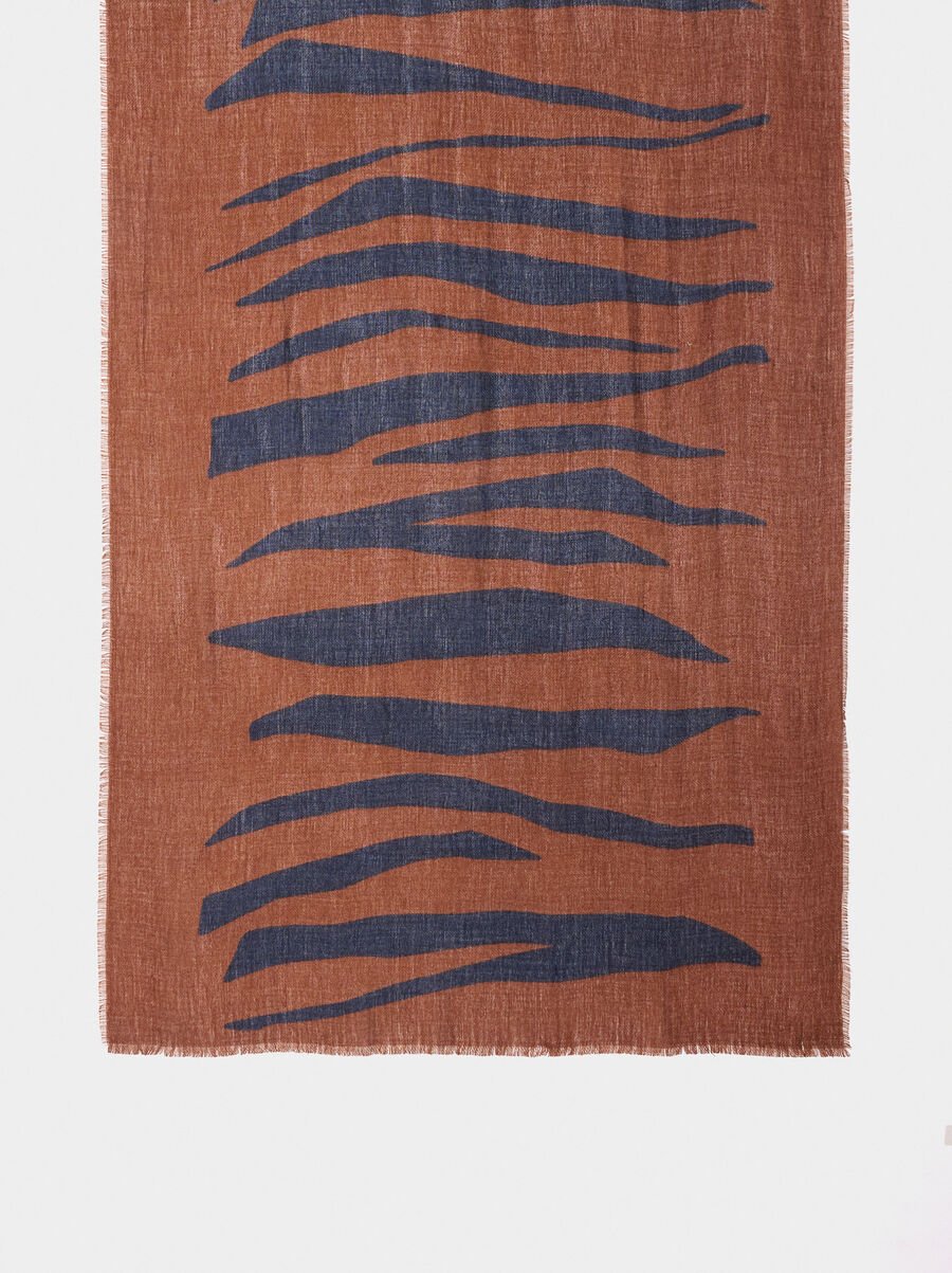 Printed frayed scarf