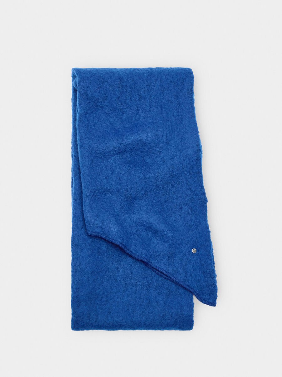 Plain scarf