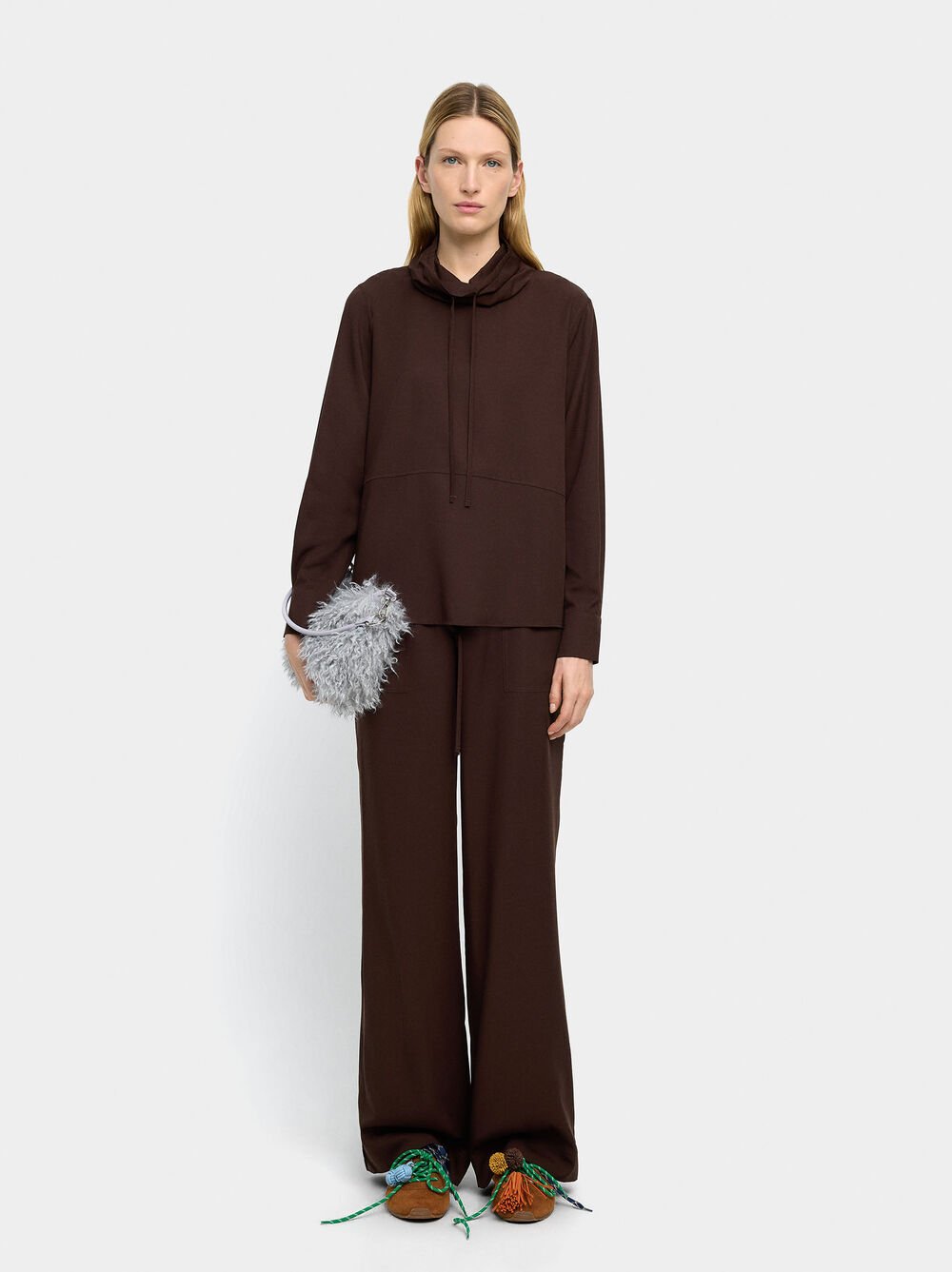 Blouse à col montant avec cordon