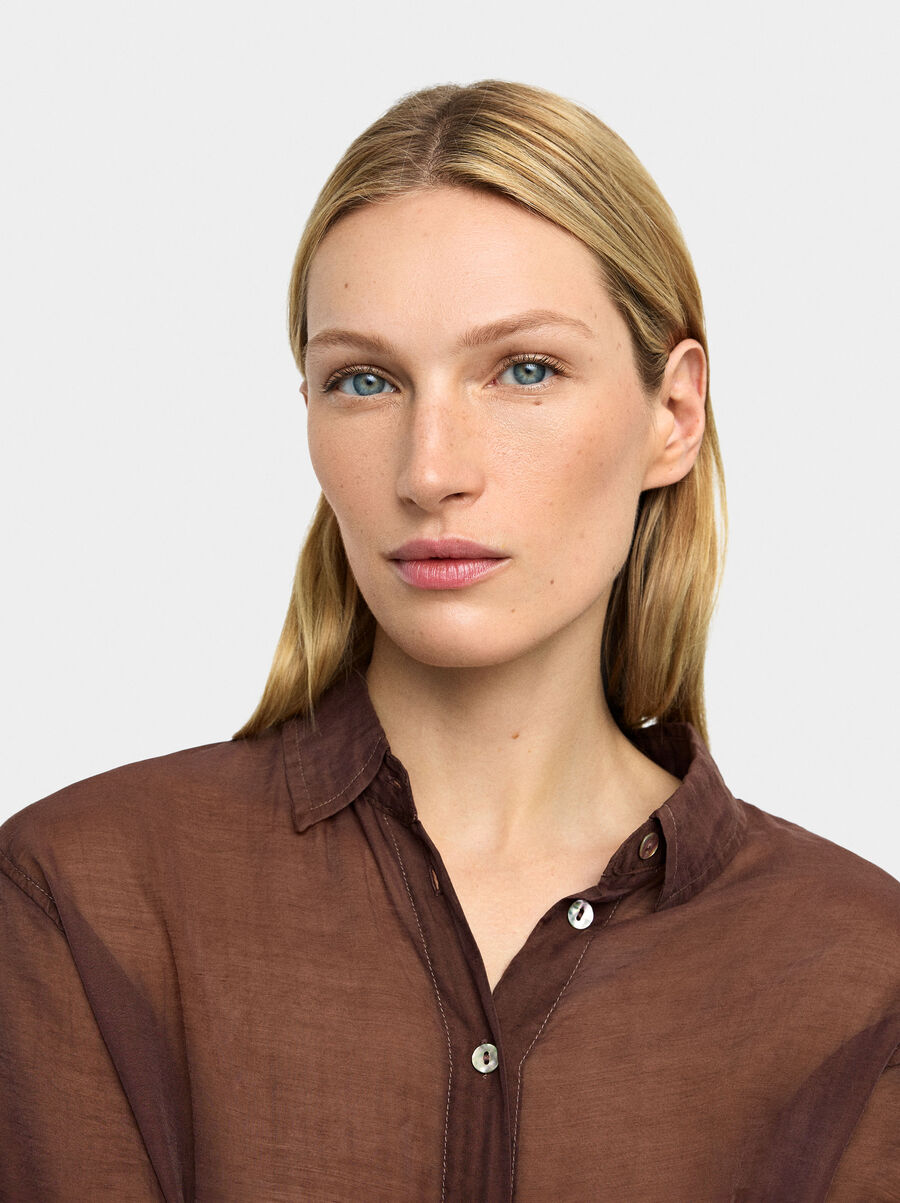 Camisa semitransparente de manga larga