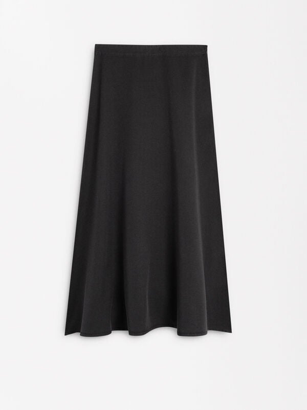 Flowy long skirt