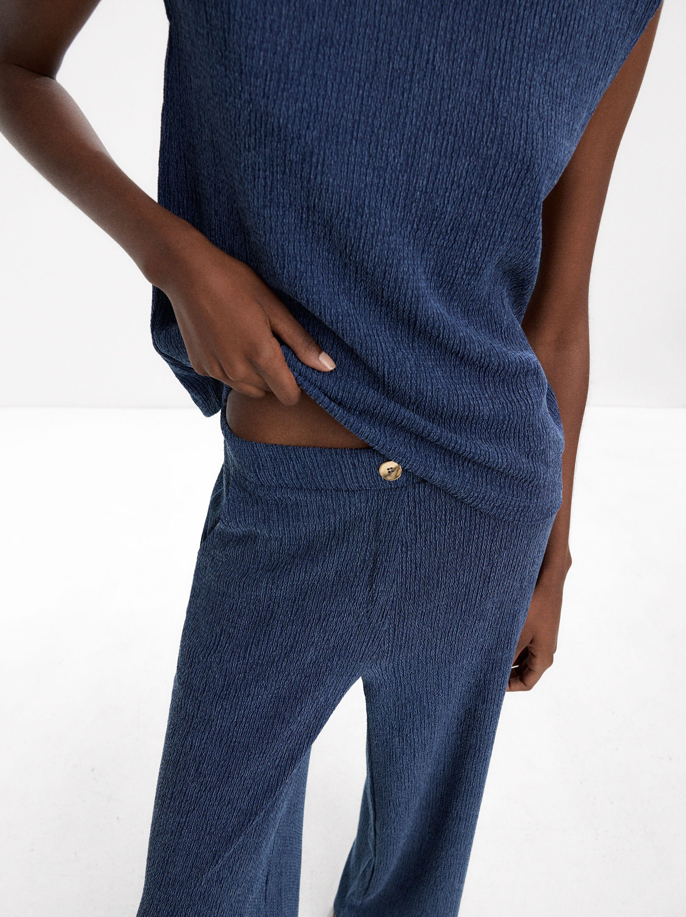 Trousers with pockets and texture image number 5.0