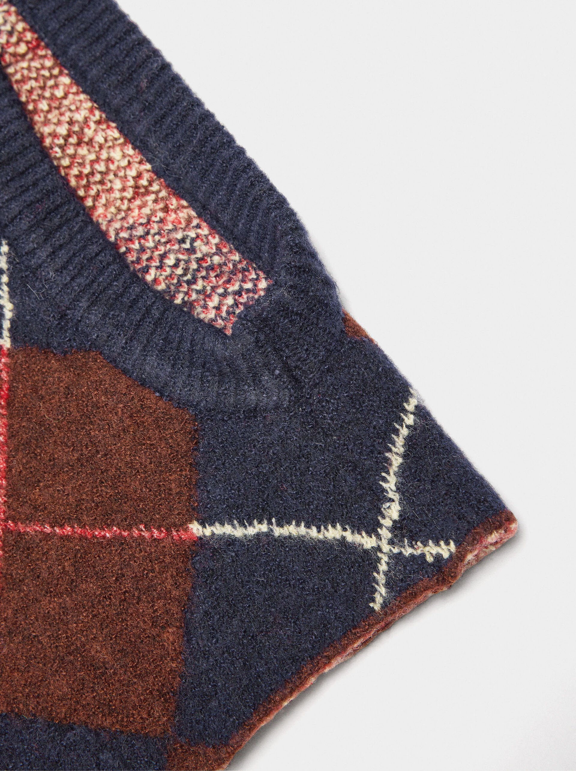 Balaclava jacquard with lozenges image number 2.0