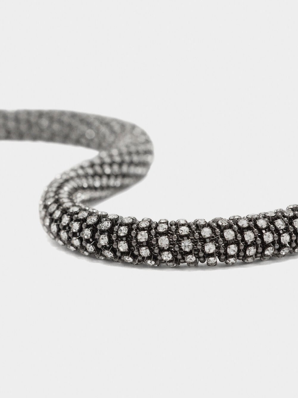 Tubular necklace with crystals