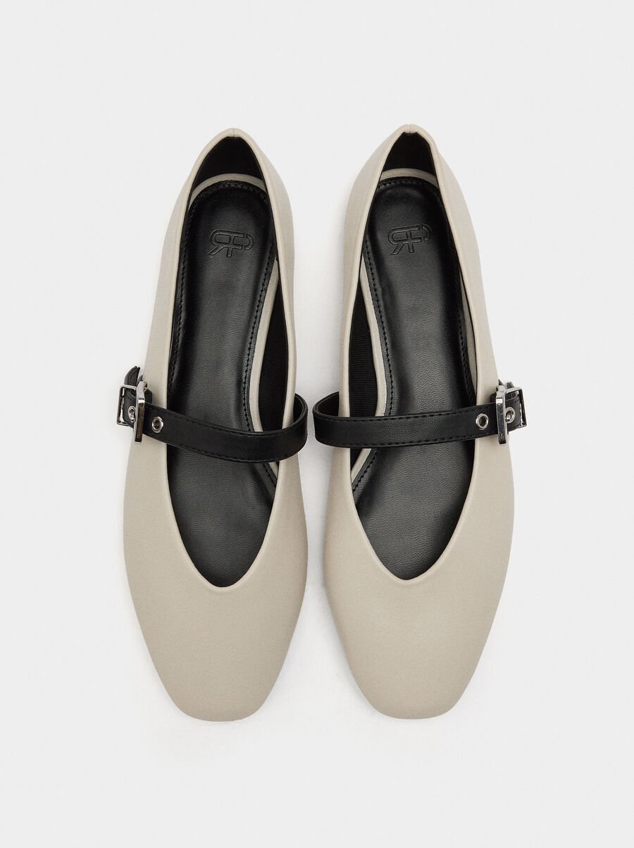 Two-tone ballet flats with strap