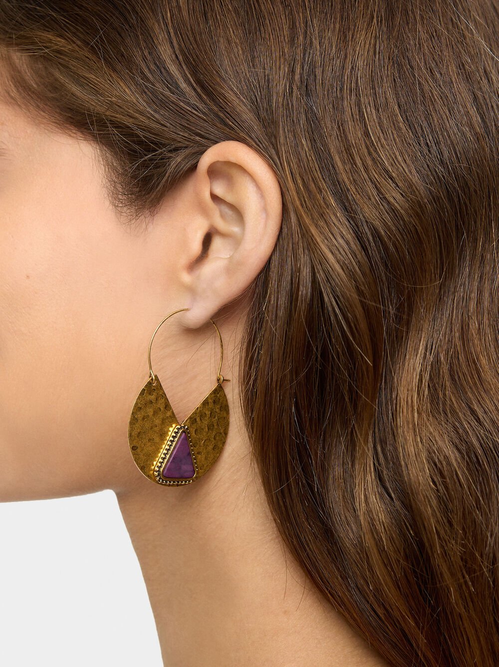 Hoop earrings with triangular stone