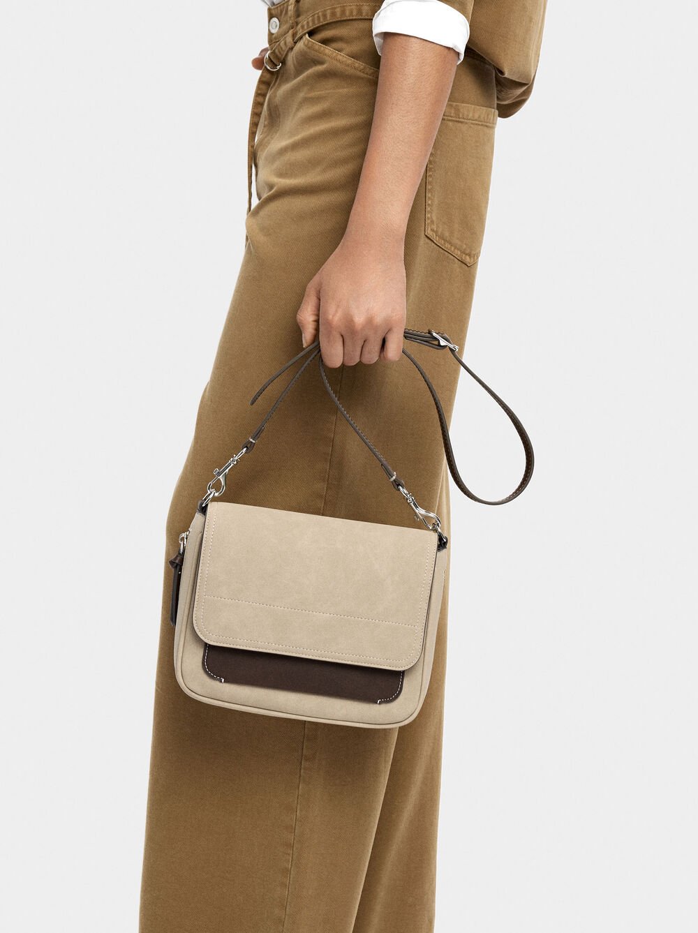 Bolso bandolera extensible efecto piel