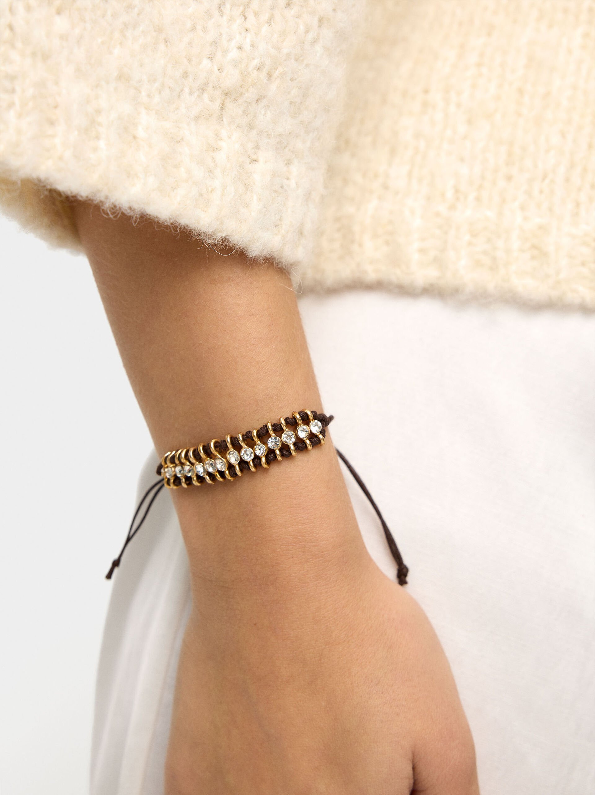 Verstellbares Armband aus Lederkordel und Kristallen image number 1.0