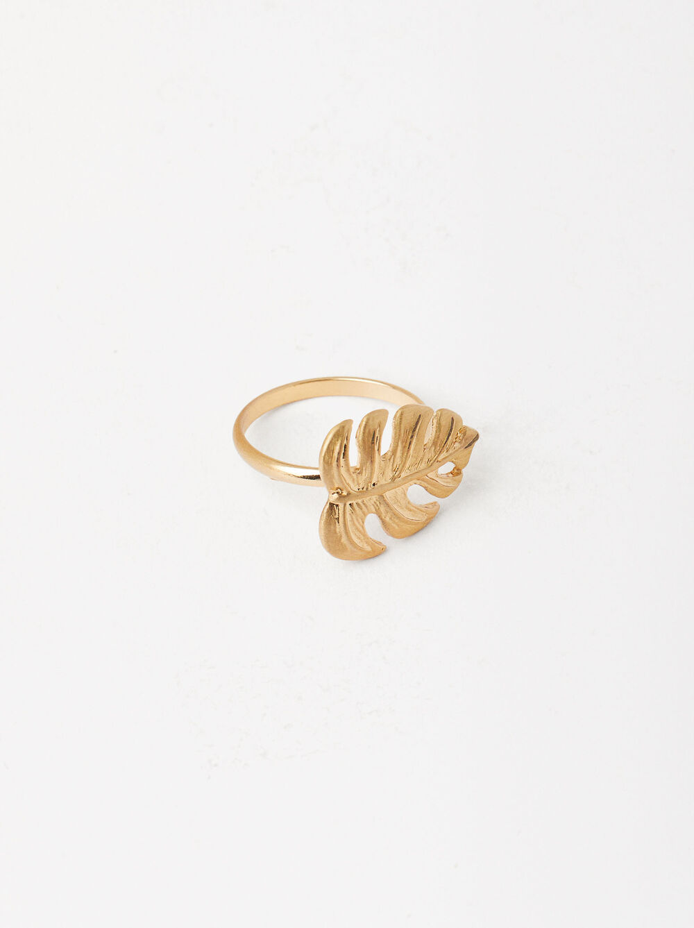 Ring With Leaf