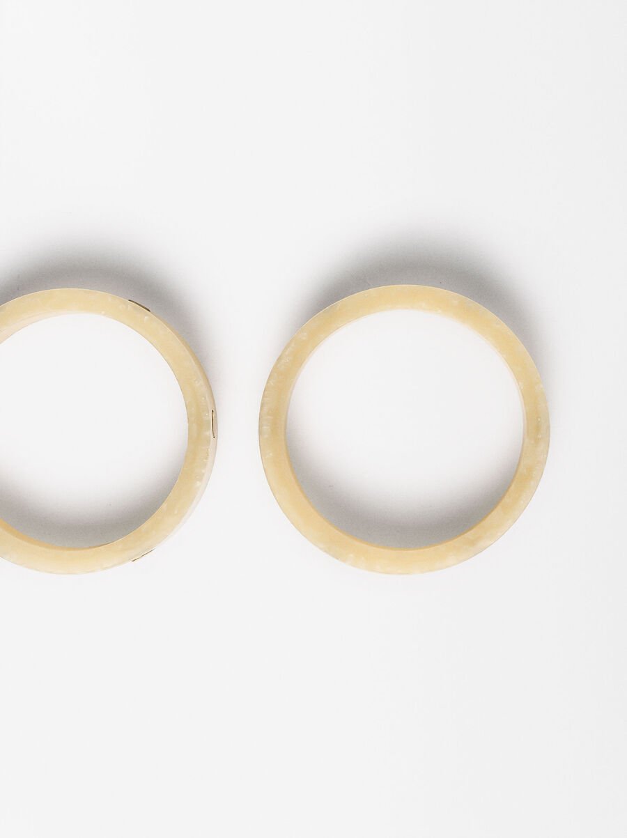 Set of resin bracelets