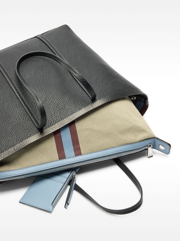 Shopper bag with pendant