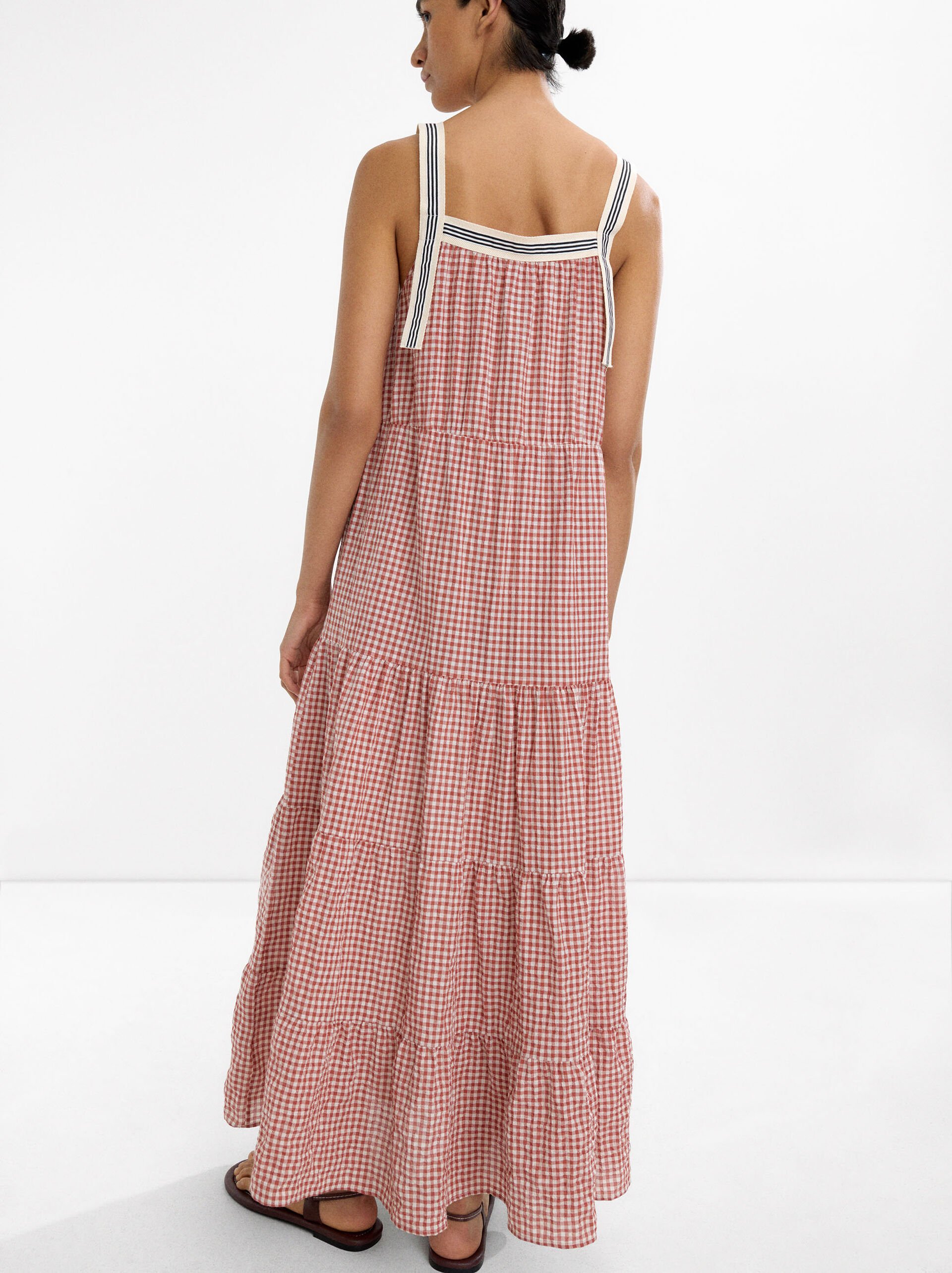 Langes Kleid mit Rüschen image number 2.0