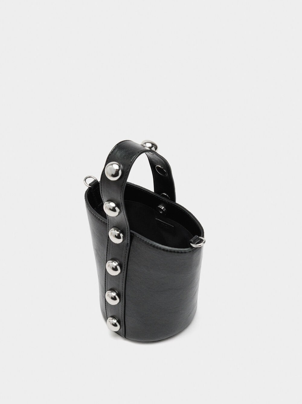 Bucket bag with spheres