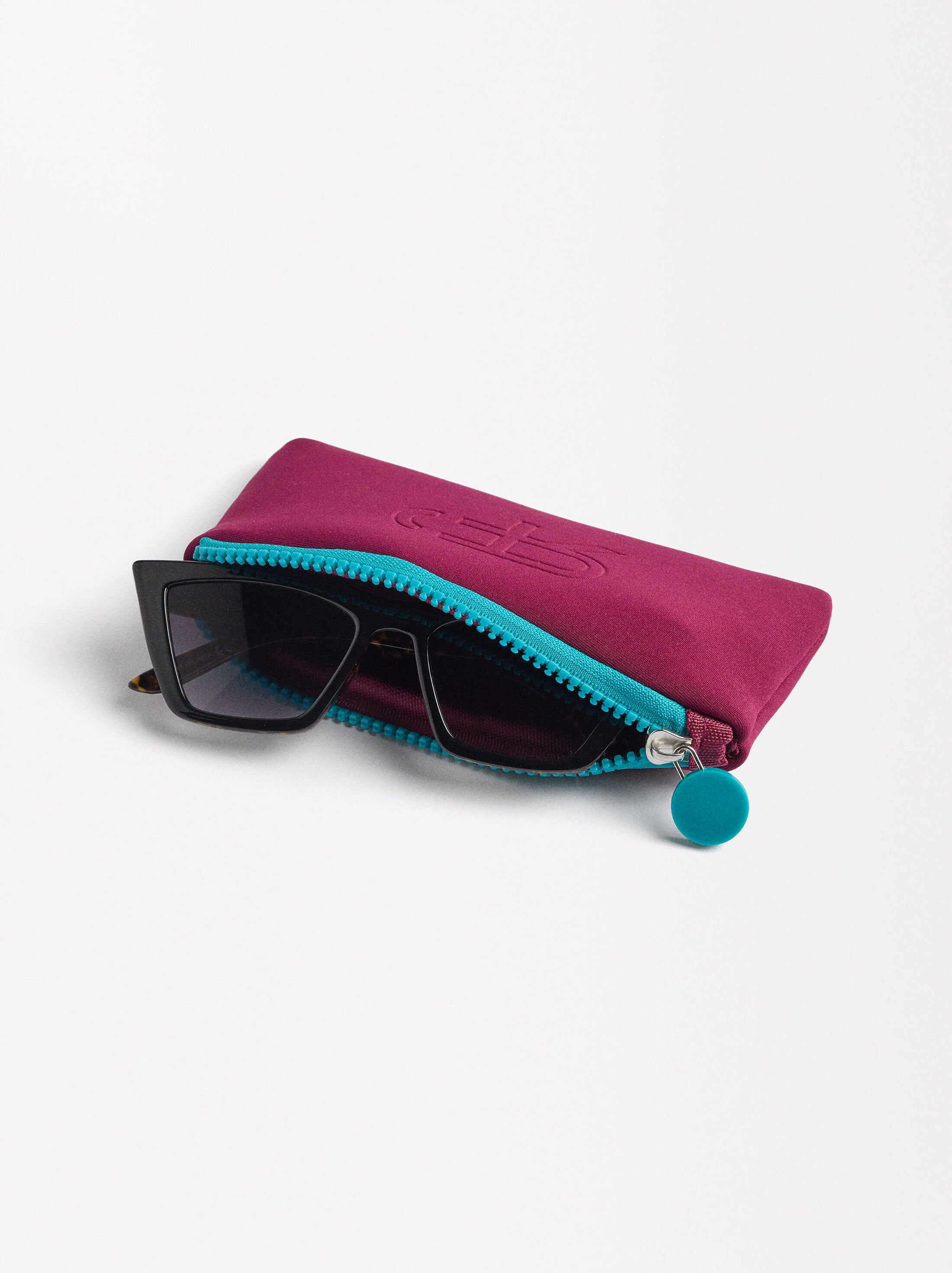 Cat eye sunglasses image number 3.0